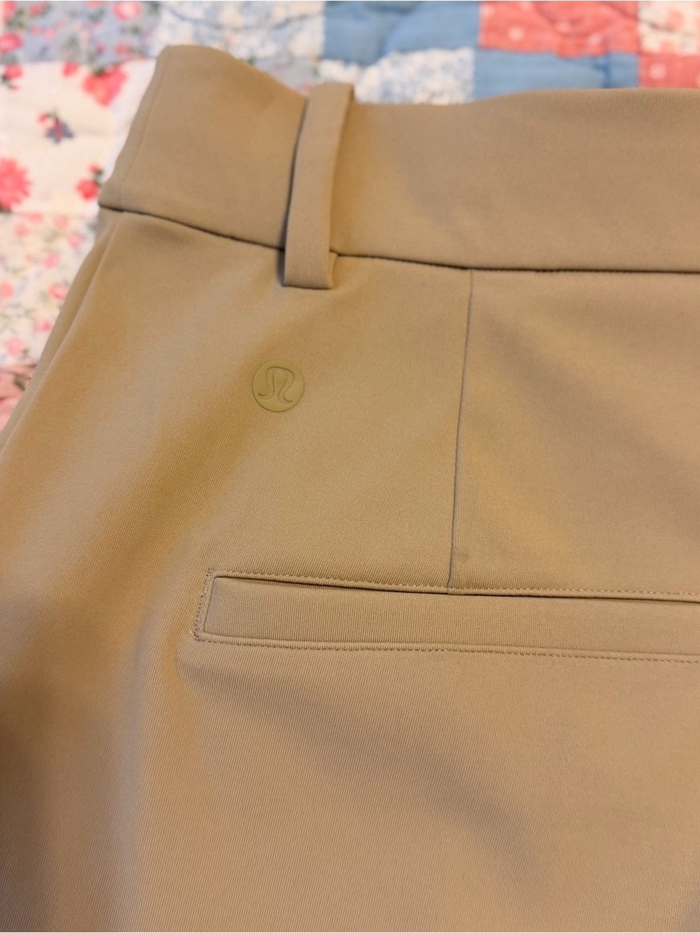 lululemon athletica Daydrift High-Waist pleated shorts - Picture 4 of 5